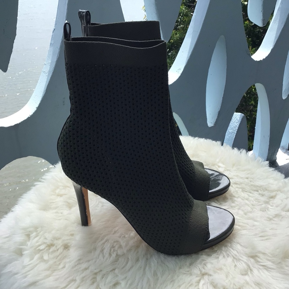 NWT Catherine Malendrino Women's Olive Green Open-Toe Knit Ankle Booties